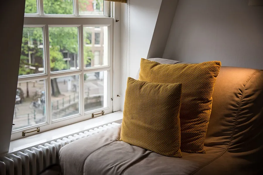 Bedroom other angle 1 Prinsen apartment Amsterdam