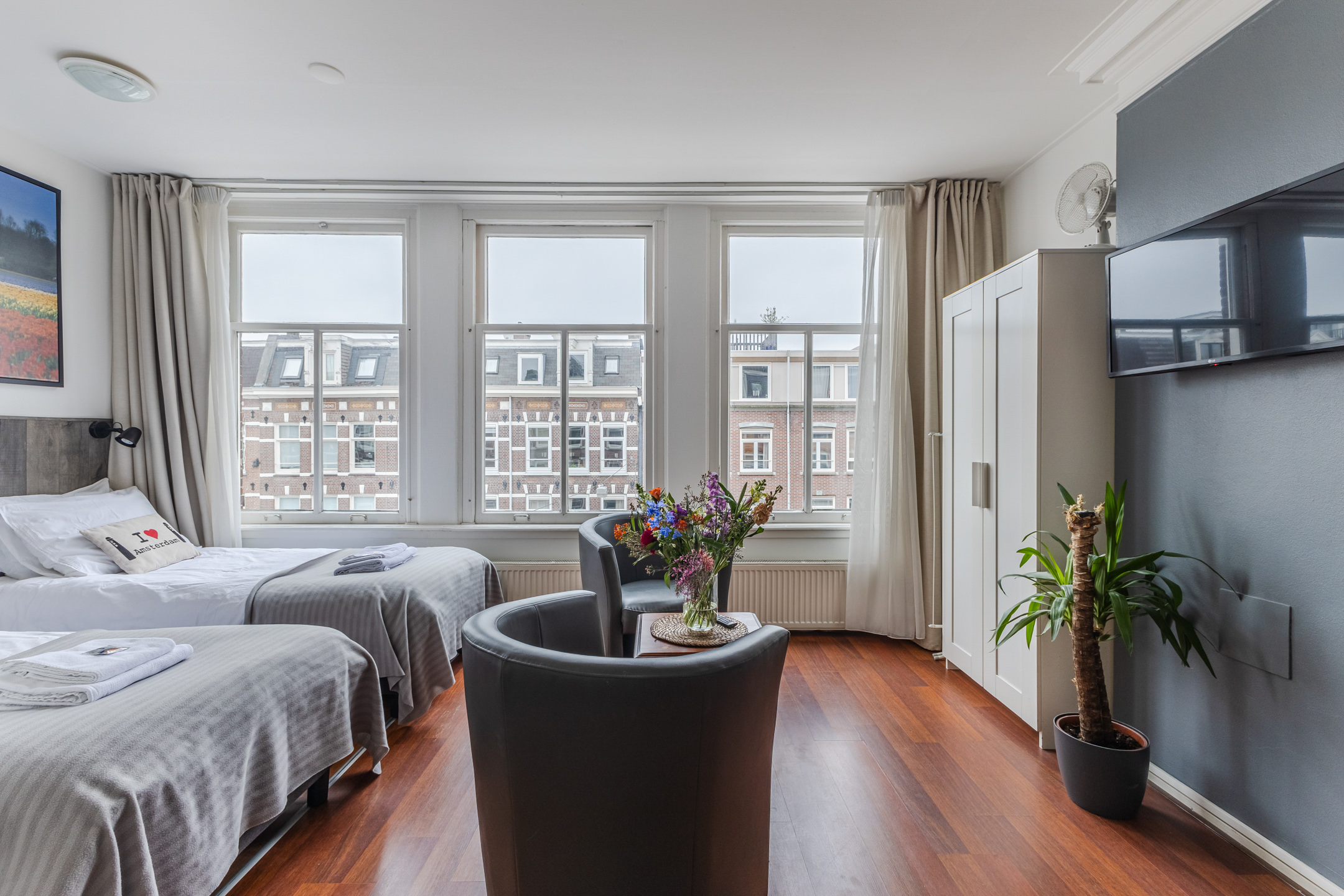 Living and Bed Area Albert Cuypstraat III B studio Amsterdam